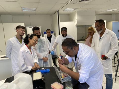 Brasilio Machado School teachers preparing for an electrophoresis