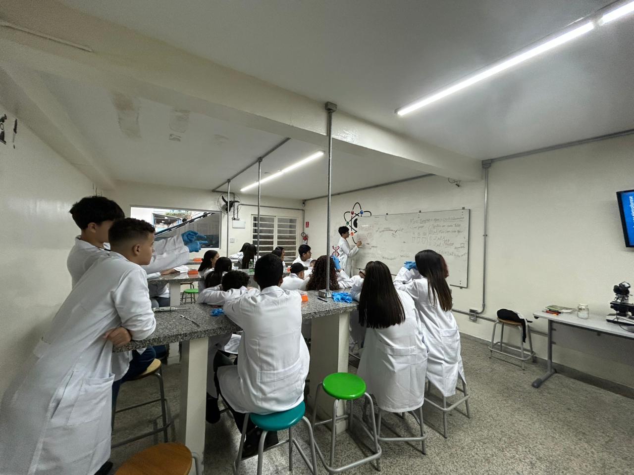 Aula na E.E. Dr. Agenor Couto Magalhães